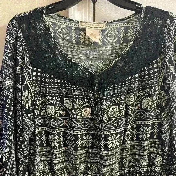 Flying tomatoes romper bell sleeves paisley print boho elastic waist. Large - Picture 2 of 8